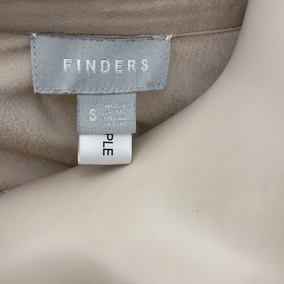 Women's Cream Button-Up Blouse - Picture 7 of 10